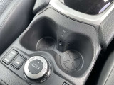 センターコンソール内に保温保冷機能を備えたドリンクホルダーを標準装備。手が届きやすい位置で使い勝手もGOODです。