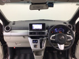 【前方視界】開放的な前方視界!運転がしやすく疲れにくいです♪窓が大きく、見通しがとっても良いおクルマですよ♪
