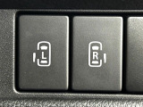 【両側パワースライドドア】スマートキーや運転席のスイッチで後席両側スライドドアの開閉が可能♪電動だから力を入れてドアを開ける必要が無く、小さなお子様でも簡単に開け閉めでき快適です♪