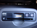 ■【ETC車載器】が装備されています。セットアップをしてお渡しとなり、ETCカードを差し込むだけで高速道路の利用が可能です。