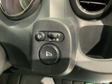 狭い駐車場で便利な電動格納ドアミラーが付いています。