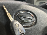 【キーレス】少し離れた場所からでもボタン一つでドアの開錠・施錠ができるのでとっても便利!ドアの鍵穴周りに傷をつけることもありません♪