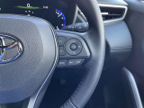 アダプティブクルーズコントロール機能付きです。走行中に先行車の様子を検知しながら、設定した車速の範囲内で先行車との距離のキープを支援します。