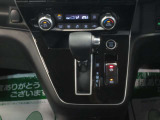 扱いやすいシフトレバー☆ハンドルからシフトレバーが近いので、操作もスムーズ!