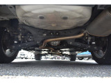車両後方からの下回りです。マフラー防錆塗装や下回り防錆施工等も可能でございます。