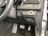 左側に高速で便利なETCがあり、横滑りを防ぐVSAなどのスイッチは、運転席の右側、手の届きやすい位置にあります。