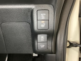 ハンドルの右側には安全装備の、CTBA(シティブレーキアシストシステム)とVSA(ABS+TCS+横滑り抑制)の解除スイッチがついています。