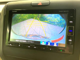 【バックカメラ】駐車時に後方がリアルタイム映像で確認できます。大型商業施設や立体駐車場での駐車時や、夜間のバック時に大活躍!運転スキルに関わらず、今や必須となった装備のひとつです!