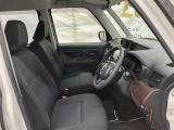 見通しのよいすっきりとした視界で、誰でも運転しやすいです。運転のしやすさは疲れにくさにも繋がりますよ♪