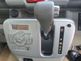 ★オートエアコン★温度設定だけで車がいつも快適に自動調整します♪風量や吹き出し口も自動で行われます。もちろんお好みの設定にも調整可能です♪