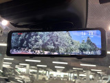 【デジタルインナーミラー】後席の大きな荷物や同乗者で後方が確認しづらい時でも安心!カメラが撮影した車両後方の映像をルームミラー内に表示。クリアな視界で状況の確認が可能です!