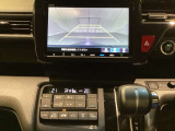 バックでの車庫入れも安心です! リアカメラが付いているバックモニター付のナビを装備しております。操作線もついており距離感も画面から確認できます。
