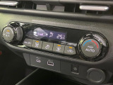 【オートエアコン】一度お好みの温度に設定すれば、車内の温度を検知し風量や温度を自動で調整。暑い…寒い…と何度もスイッチ操作をする必要はありません。快適な車内空間には必須の機能ですね♪