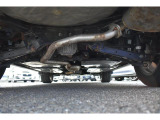 車両後方からの下回りです。マフラー防錆塗装や下回り防錆施工等も可能でございます。