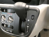 スムーズなシフトチェンジが可能なシフトレバーです。