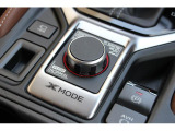 X-MODE。4輪の駆動力やブレーキなどを適切にコントロースすることで、悪路からのスムーズな脱出が出来ます。また、ブレーキ操作に気を使う雪道や砂利道の下り坂でも、一定の車速を維持し下る事が出来ます。
