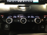 オートエアコンは左右席で独立温度コントロールが可能です。運転席はキンキンに冷やして助手席はマイルドにと言った設定が可能です☆暑さ寒さでケンカすることもなくなりますね♪