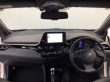 【前方視界】開放的な前方視界!運転がしやすく疲れにくいです♪窓が大きく、見通しがとっても良いおクルマですよ♪