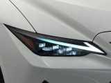 【三眼LEDヘッドライト】スタイリッシュな見た目の三眼LEDヘッドライトを装備♪スタイルだけでなく、夜間の走行も視界良好で安心してお乗りいただけます。