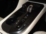 電動パーキングブレーキ・ブレーキホールドを装備してます。ホールド機能は信号待ちが多い一般道で疲労軽減になり、大好評です!