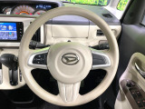 インテリアに合わせたデザインのステアリングは、運転される方のことも考え、運転しやすい形状、大きさです。是非一度、実際に触ってお確かめください。