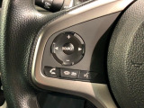 ステアリングにオーディオ操作スイッチが付いています。オーディオ画面に直接タッチしなくても操作が出来ますので、運転に集中できます。