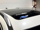 【大型サンルーフ】車内の解放感が一気に上がる大型のパノラマルーフ!季節を問わず開放的で快適なドライブをお楽しみいただけます。流通量も少なく希少価値の高い人気の装備です♪