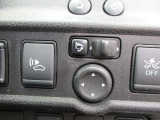 ドアミラーの鏡面の調節、格納は運転席からすべて操作できます!