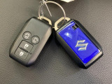 スマートキー2本付き 後席スライドドアはスマートキーの遠隔操作でドアの開閉が可能です。
