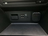 USB端子2個&AUXミニジャック1個 ミュージックプレーヤー接続でお気に入りの音楽を楽しむことが出来ます♪Apple CarPlay 、Android Auto 対応です