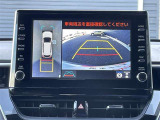 パノラミックビューモニター付きです。車両を上から見たような映像をディスプレイオーディオ画面に表示。運転席からの目視だけでは見にくい、車両周辺の状況をリアルタイムでしっかり確認できます。