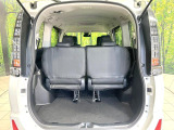 普段のお買い物や通勤、送迎等に十分な荷室スペースを確保しております。セカンドシートを倒すと、大きな荷物の積載も可能です♪