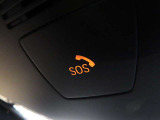 SOSコール/エアバックが展開するような深刻な事故において、自動でSOSコールを発信します。車内で急病人が出るような緊急時は、手動で発信可能です。