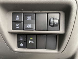 4WD車です。走行中でも2WD⇔4WDの切り替えが可能です。