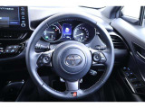 GR専用本革巻きハンドルは軽やかに回り、気持ちよく運転ができます