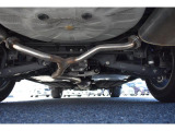 車両後方からの下回りです。マフラー防錆塗装や下回り防錆施工等も可能でございます。
