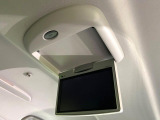 【フリップダウンモニター】家族や友人とお出かけする機会が多い方に大人気のフリップダウンモニター!大画面モニターで車内はエンタメ空間!退屈しがちな長距離ドライブも楽しい時間に変わります!
