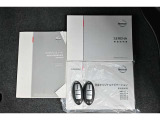 保証書・記録簿・取扱説明書と揃っていいます。キーの電池は新品にお取替えしてから納車させて頂きます。