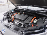 エンジンルーム・2.0L 直噴エンジン&2モーターハイブリッドシステム