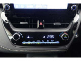 ★エアコンはオートタイプが装着済みです!オートモードにしておけば、車内温度を設定するだけで風の料や吹き出し口の切り替えを機械が行ってくれます!一年中快適な環境を作れますよ♪