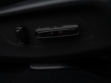 電動シートとなっているので、よりフィットしたドライブポジションを設定できます。疲労度軽減に、重要な要素なんですよ!