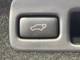 【パワーバックドア】スマートキーや運転席のボタンを押すだけでリアゲートが自動で開閉します!荷物を持っている時や、高い位置にあるバックドアを閉める際に便利な機能です♪