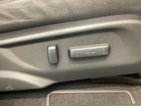 シートはパワーシートになっています。ポジションを快適な位置に調整できますよ。