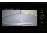バックモニター装備。 ディスプレイに後方の視界を表示し、車庫入れをサポート。