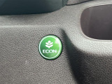 【内装の除菌消臭】車内の細菌やカビを除去しニオイの元となる菌の抑制をします。様々な物質に直接反応して酸化、分解します。人気オプションの一つです。