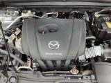 「SKYACTIV-G(ガソリン)」は、規格外の高圧縮を実現し、世界のエンジン技術者に驚きを与えました。さらに、それを維持したままノッキングの発生を抑え、熱効率を向上、走りにも寄与したエンジンです。