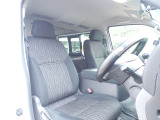 高い視点で見通しの良い運転席♪