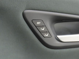 運転席は二人分のシートポジションを記憶します。