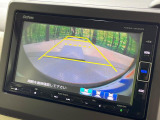 【バックカメラ】駐車時に後方がリアルタイム映像で確認できます。大型商業施設や立体駐車場での駐車時や、夜間のバック時に大活躍!運転スキルに関わらず、今や必須となった装備のひとつです!