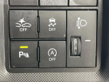 【スマートアシスト】走行中に前方の車両等を認識し、衝突しそうな時は警報とブレーキで衝突回避と被害軽減をアシスト。より安全にドライブをお楽しみいただけます。